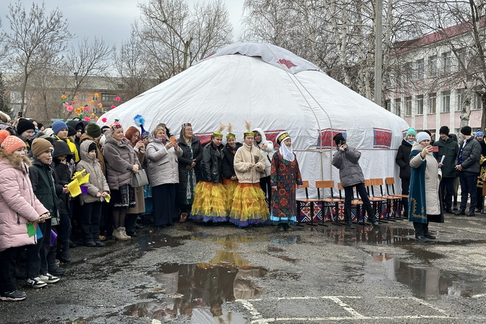 В школе-лицее №34 отметили Наурыз и пригласили на праздник жителей окрестных домов